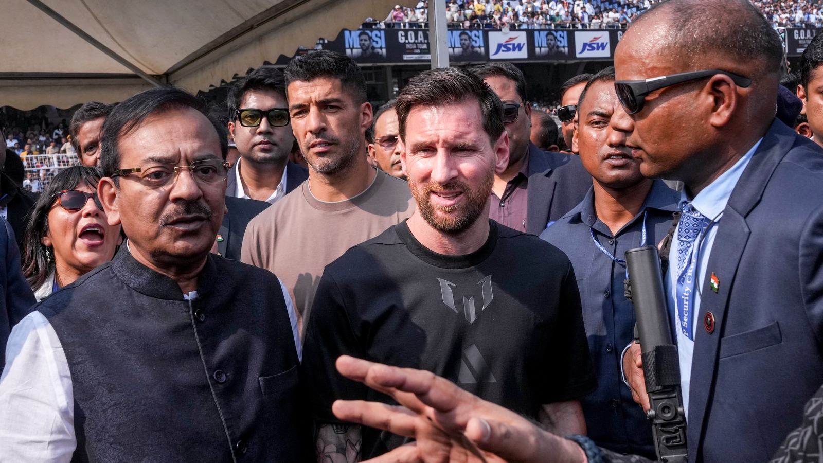 বিধাননগর থানায় হাজিরা অরূপ বিশ্বাসের তৃণমূলের ব্যাঙ্ক অ্যাকাউন্ট ফ্রিজের আর্জি নিয়ে রাজনৈতিক শোরগোল