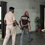 রাঁচিতে আরএসএস কার্যালয়ে পেট্রোল বোমা হামলা দুবাই থেকে নিয়ন্ত্রিত পাকিস্তানি হ্যান্ডলারের যোগসূত্র নিয়ে চাঞ্চল্য