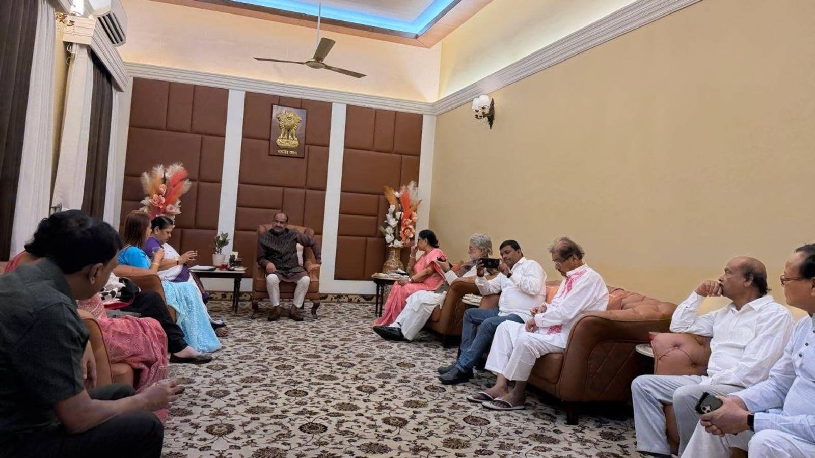 তৃণমূলের বিদ্রোহী সাংসদদের ত্রিপুরাভিত্তিক দলে যোগদানের প্রস্তুতি রাজনৈতিক মহলে তোলপাড়