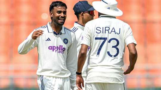 অভিষেকের আলোয় উদ্ভাসিত মানব সুথার ঘূর্ণিতে বিপর্যস্ত আফগানিস্তান