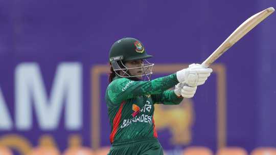 নিগার সুলতানার ব্যাট ও ঋতু মনির বিধ্বংসী বোলিংয়ে স্কটল্যান্ডকে হারিয়ে জয়ের ধারায় বাংলাদেশ