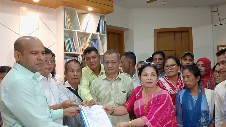 দীপেন দেওয়ানকে পুনরায় পূর্ণাঙ্গ মন্ত্রী করার দাবিতে রাঙ্গামাটিতে মানববন্ধন ও স্মারকলিপি