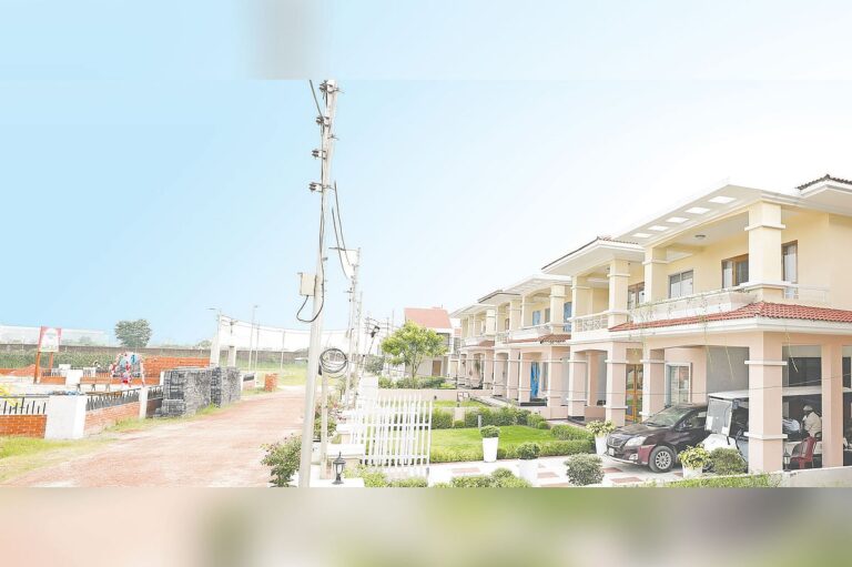যান্ত্রিক শহরের কোলাহল ছাপিয়ে ঢাকার উপকণ্ঠে ডুপ্লেক্স জীবনধারায় ঝুঁকছে আধুনিক আবাসন খাত