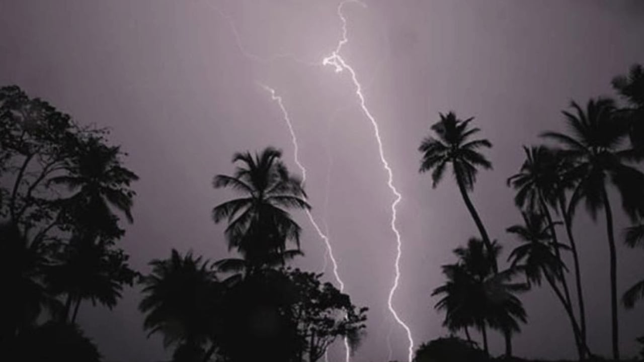 চাঁপাইনবাবগঞ্জে বজ্রপাতে তিন নারীসহ পাঁচজনের মৃত্যু