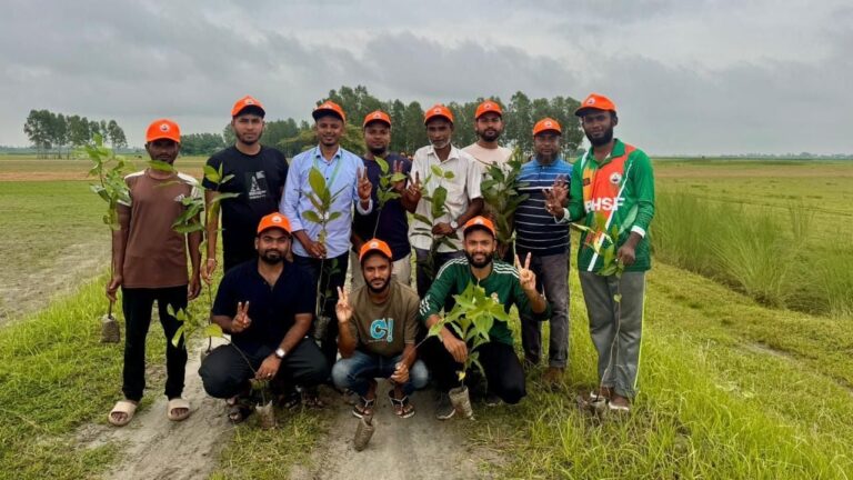 মুন্সীগঞ্জের চরাঞ্চলে তাপদাহ মোকাবিলায় দেড় হাজার গাছের চারা রোপণ