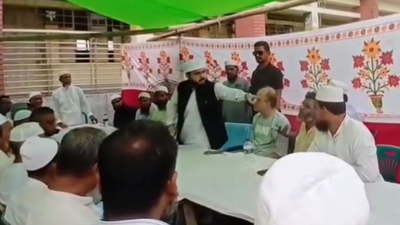 শিবচরে সালিশ বৈঠকে এমপির ধমক ও টেবিল চাপড়ানোর ভিডিও ভাইরাল