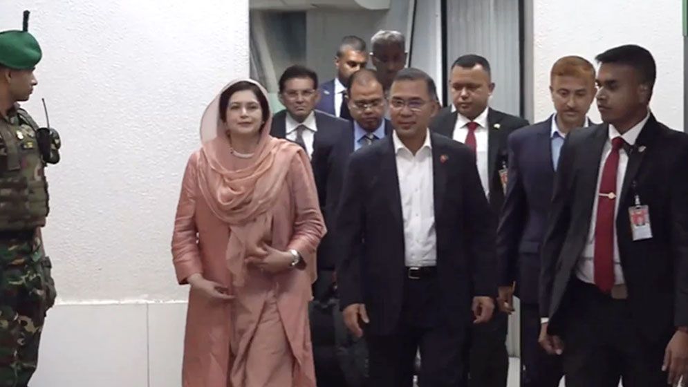 মালয়েশিয়া ও চীন সফর শেষে দেশে ফিরেছেন প্রধানমন্ত্রী তারেক রহমান