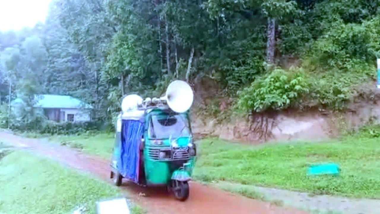 টেকনাফে টানা বর্ষণে পাহাড়ধসের তীব্র আতঙ্ক ঝুঁকিপূর্ণ বসতি সরাতে প্রশাসনের মাইকিং