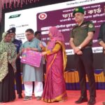 দেশজুড়ে সুবিধাভোগী পরিবারের মাঝে ফ্যামিলি কার্ড বিতরণ কার্যক্রম শুরু