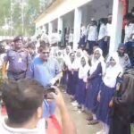 প্রতিমন্ত্রীকে অভ্যর্থনা জানাতে তীব্র রোদে শিক্ষার্থীদের দীর্ঘ সময় দাঁড় করিয়ে রাখা নিয়ে বিতর্ক