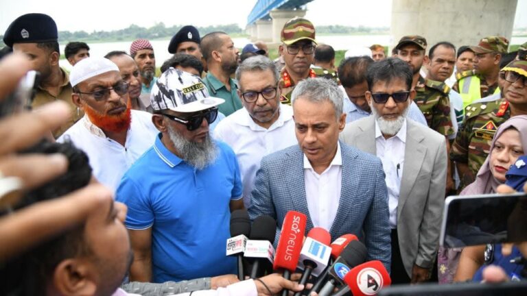 সিরাজদিখানে রেলওয়ের অব্যবহৃত জমিতে বৃক্ষরোপণ কর্মসূচির উদ্বোধন করলেন রেলপথ মন্ত্রী