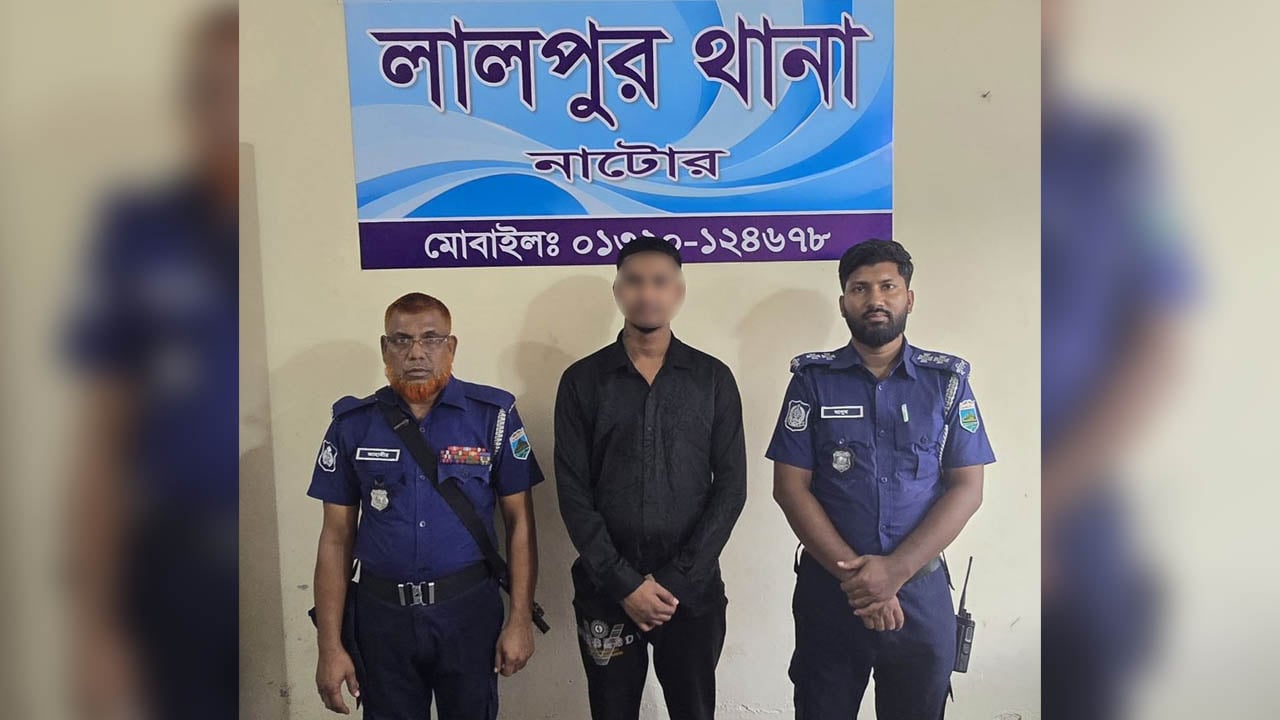 নাটোরে বিদেশি নাগরিককে হেনস্তার ঘটনায় প্রধান আসামি গ্রেপ্তার