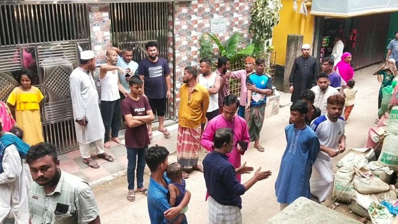 চট্টগ্রাম ও রাউজানে সেপটিক ট্যাংক পরিষ্কার করতে নেমে বিষাক্ত গ্যাসে চার শ্রমিকের মৃত্যু