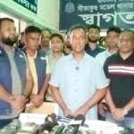 সীতাকুণ্ডে গ্যাস সিলিন্ডারের ভেতরে সাড়ে ৩ কোটি টাকার ইয়াবা উদ্ধার জব্দ প্রাইভেট কার