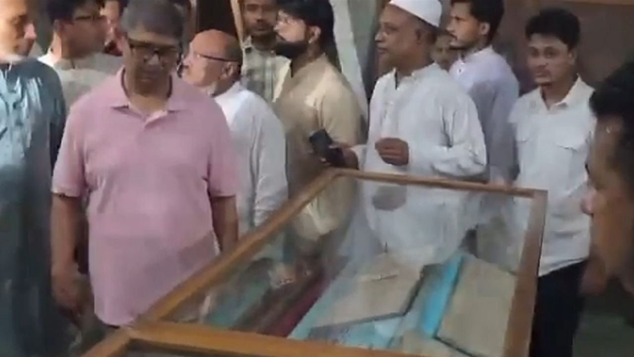 চট্টগ্রামের জিয়া জাদুঘর হেরিটেজ হিসেবে সংরক্ষণের নির্দেশ মন্ত্রীর