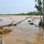 বকশীগঞ্জে বাঁধের ভাঙা অংশ দিয়ে পাহাড়ি ঢল, আউশ ধান ও পাট নিয়ে শঙ্কিত কৃষকরা