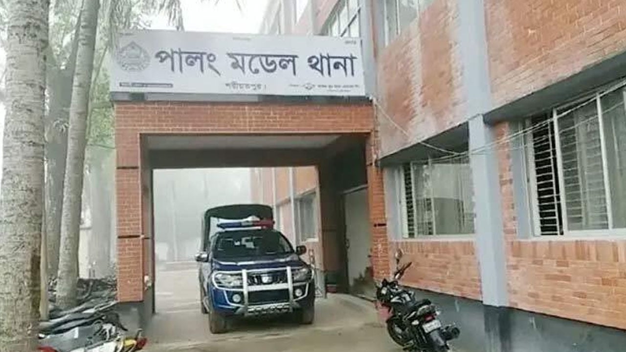 শরীয়তপুরে পাওনা টাকা নিয়ে বিরোধের জেরে নারীকে খুঁটিতে বেঁধে নির্যাতন ও লাঞ্ছনা