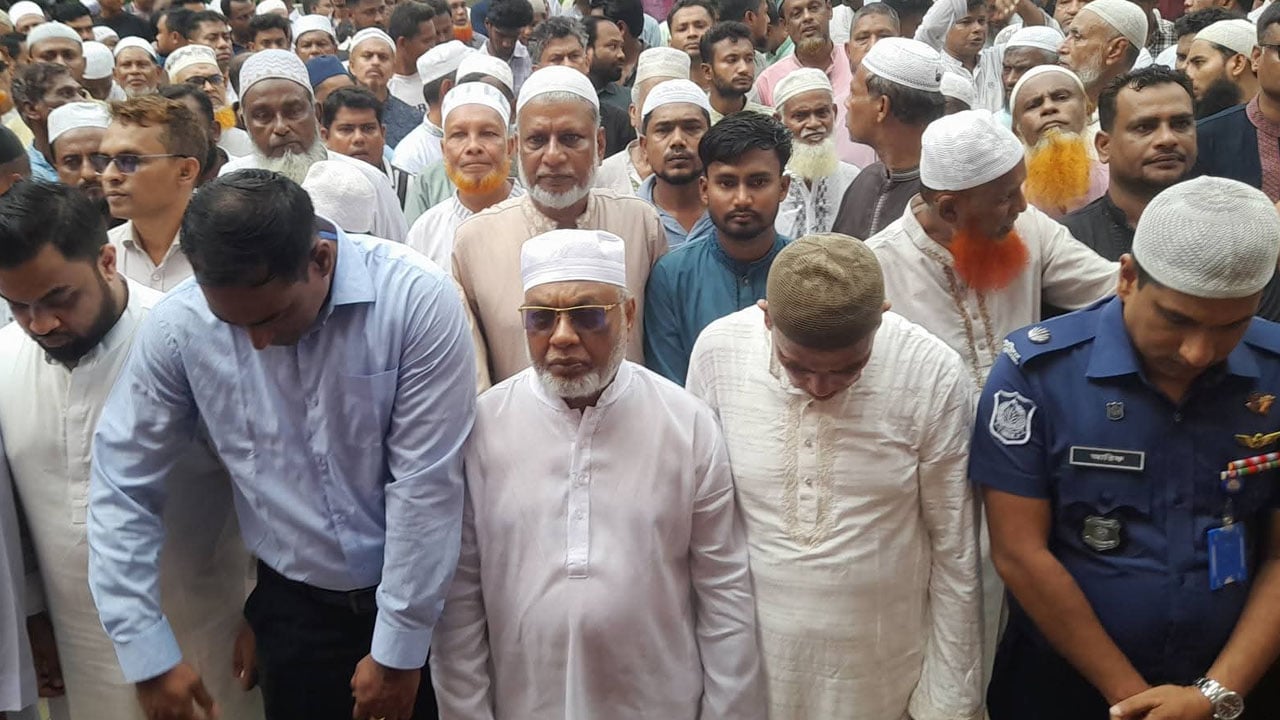 সোনাইমুড়ীতে বিএনপির ভাইস চেয়ারম্যান বরকত উল্যাহ ভুলুর বড় ভাইয়ের দাফন সম্পন্ন