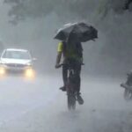দেশের ১৭ অঞ্চলে ঝোড়ো হাওয়াসহ বৃষ্টির পূর্বাভাস নদীবন্দরে সতর্কতা জারি