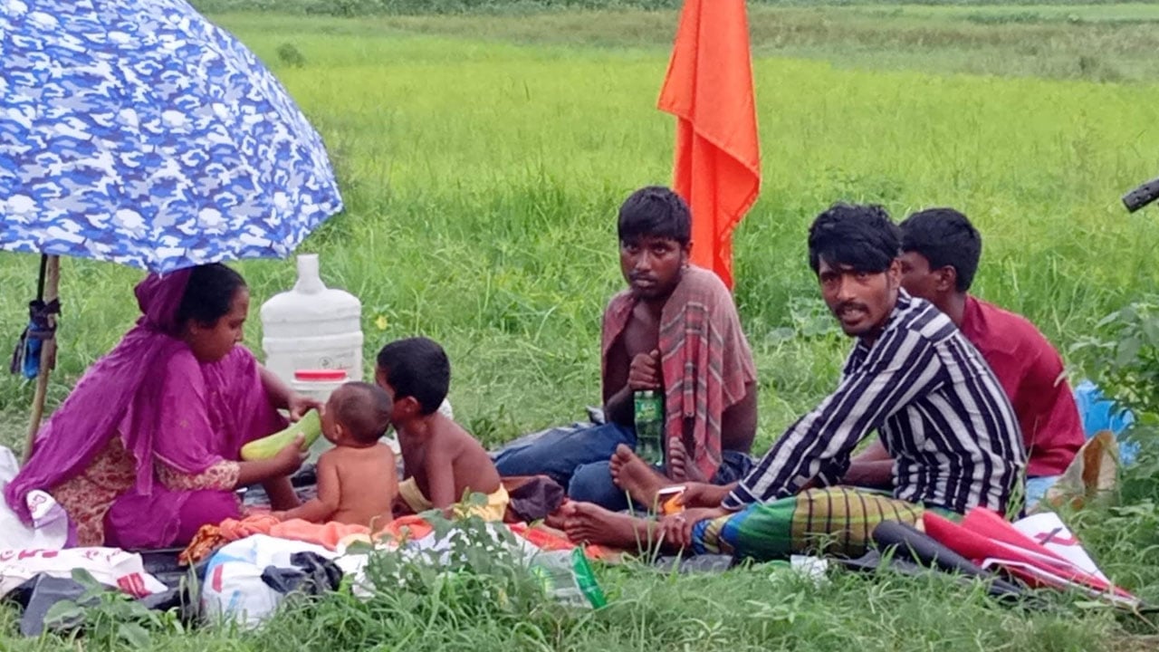 কুড়িগ্রাম সীমান্তে ৪০ ঘণ্টা ধরে খোলা আকাশের নিচে ৯ বাংলাদেশি পুশইন নিয়ে অচলাবস্থা