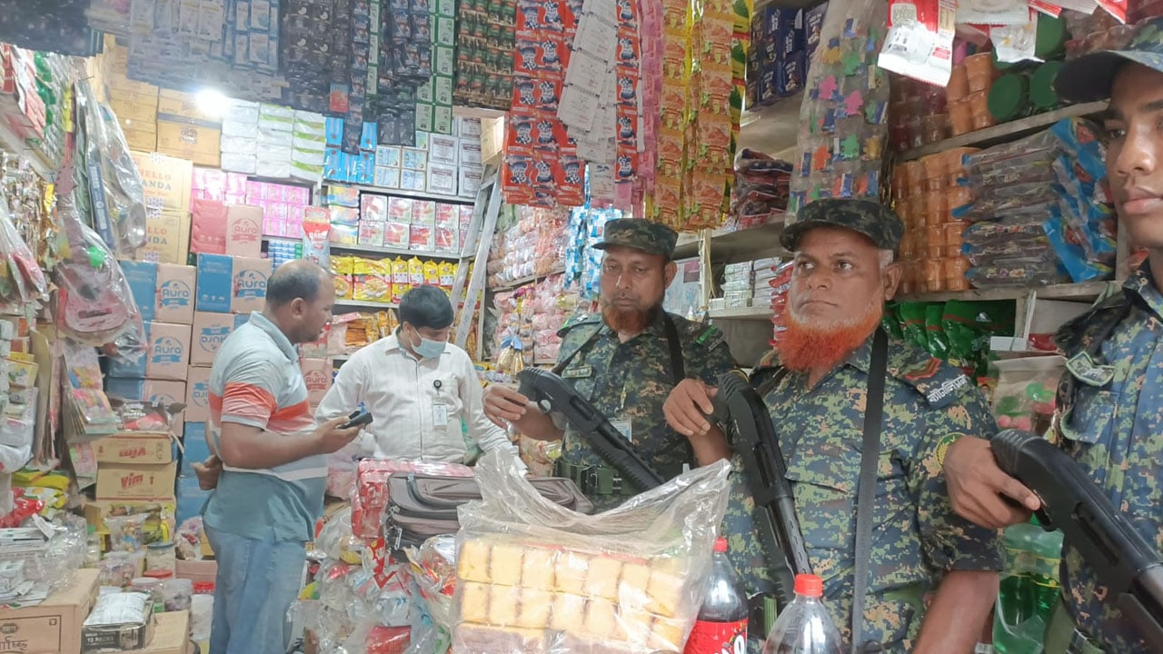 নোয়াখালীতে ভোক্তা অধিকারের অভিযানে দুই প্রতিষ্ঠানকে জরিমানা