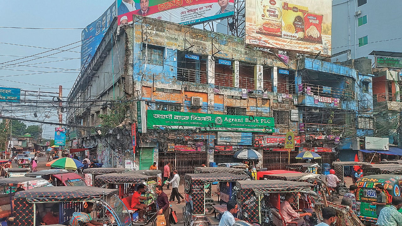 বগুড়া সাতমাথায় পৌর মার্কেটে সাবলেট বাণিজ্যে রাজস্ব হারাচ্ছে সিটি করপোরেশন