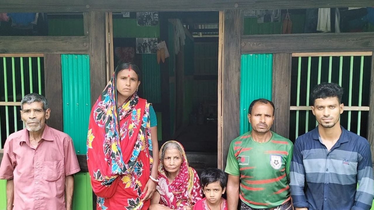 একুশ বছর পর মালয়েশিয়ার কারাগারে নিখোঁজ রতনের সন্ধান মায়ের ঘরে ফেরার আকুতি