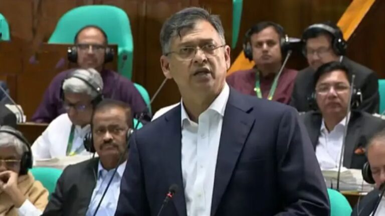 সীমান্ত অপরাধ নিয়ন্ত্রণে কাঁটাতারের বেড়া নির্মাণের উদ্যোগ নিয়েছে সরকার