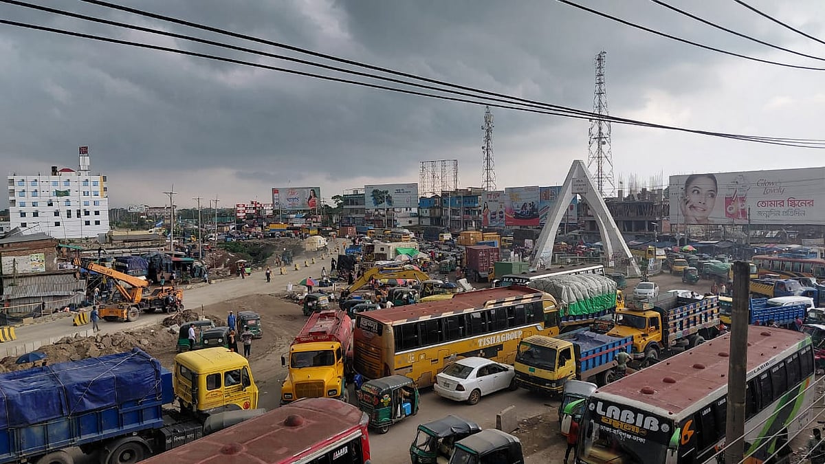 Chronic Congestion Paralyses Key Brahmanbaria Highway Intersection