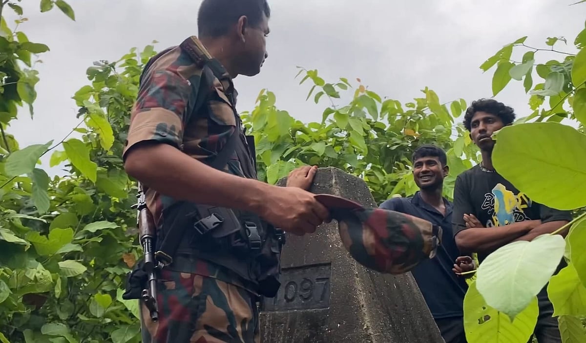 BGB apprehends and returns two men following illegal border crossing in Sherpur