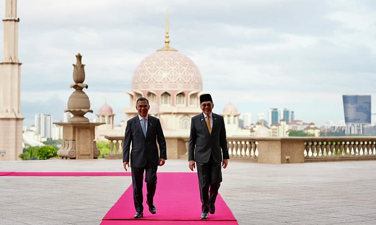 Malaysian Prime Minister Anwar Ibrahim Welcomes Bangladesh Leader Tarique Rahman in Putrajaya