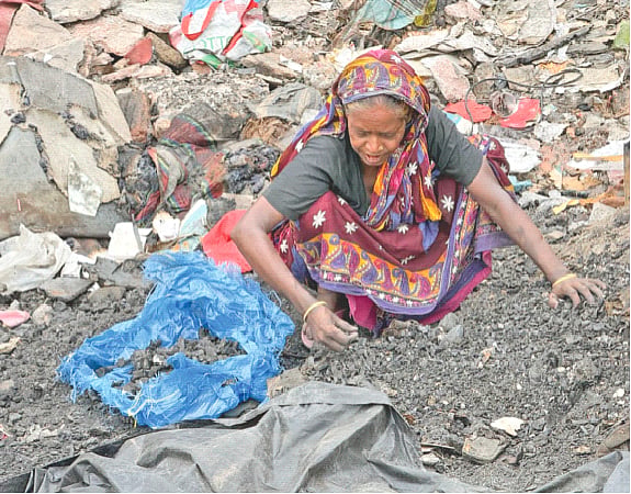 Dhaka Slum Fire Victims Struggle to Rebuild Amidst Total Ruin