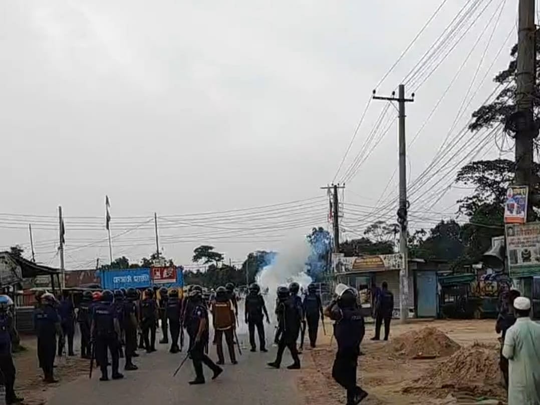 Bangladesh Mob Vandalizes and Torches Market Following Fatal Village Clash