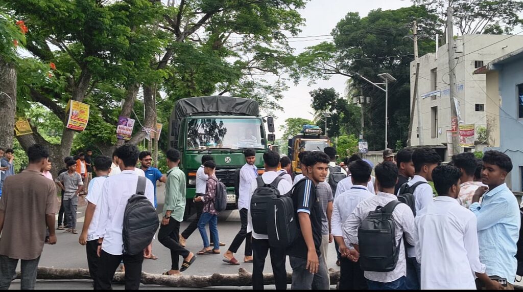 Tungipara students block highway to demand change of HSC exam center