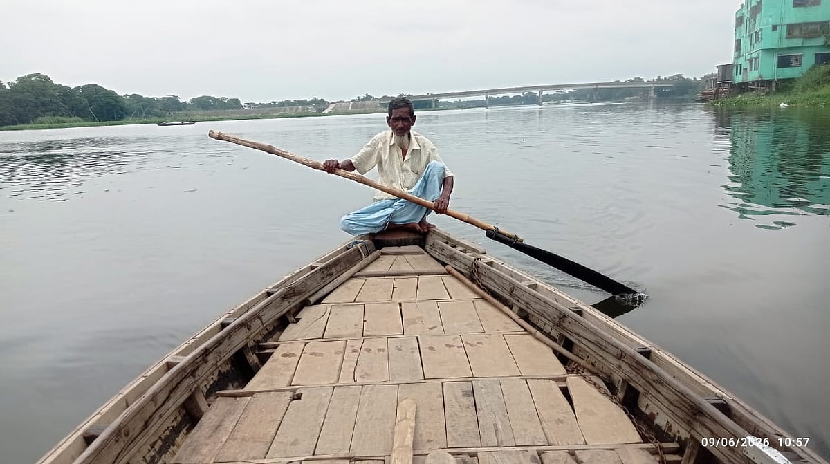 Elderly Boatman Struggles to Sustain Livelihood on Bangladesh Riverbank