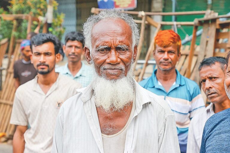 Daily wage laborers in Dhaka face mounting job insecurity as informal job markets struggle amid economic hardship