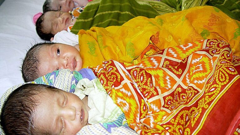 ভারতে সন্তান নেওয়ার হার কমছে দ্রুত, জন্মহার নেমে ১.৯-এ