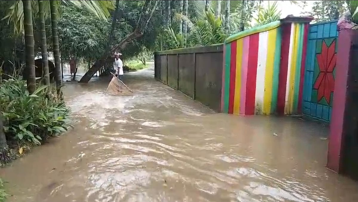 Flash floods sever road links in Sunamganj as water levels rise