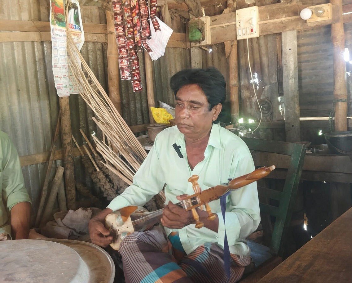 Veteran Folk Musician Struggles to Sustain Legacy Amidst Poverty and Failing Health