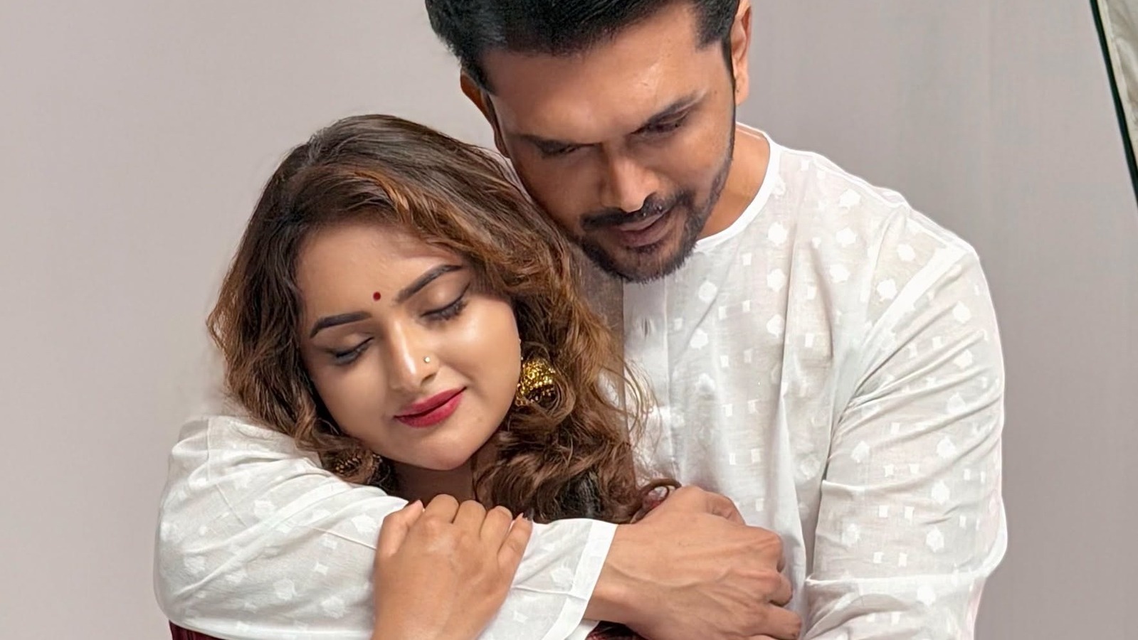 নতুন ওয়েব ফিল্মের প্রচারণায় আরিফিন শুভ ও কেয়া পায়েলের বিয়ের গুঞ্জন