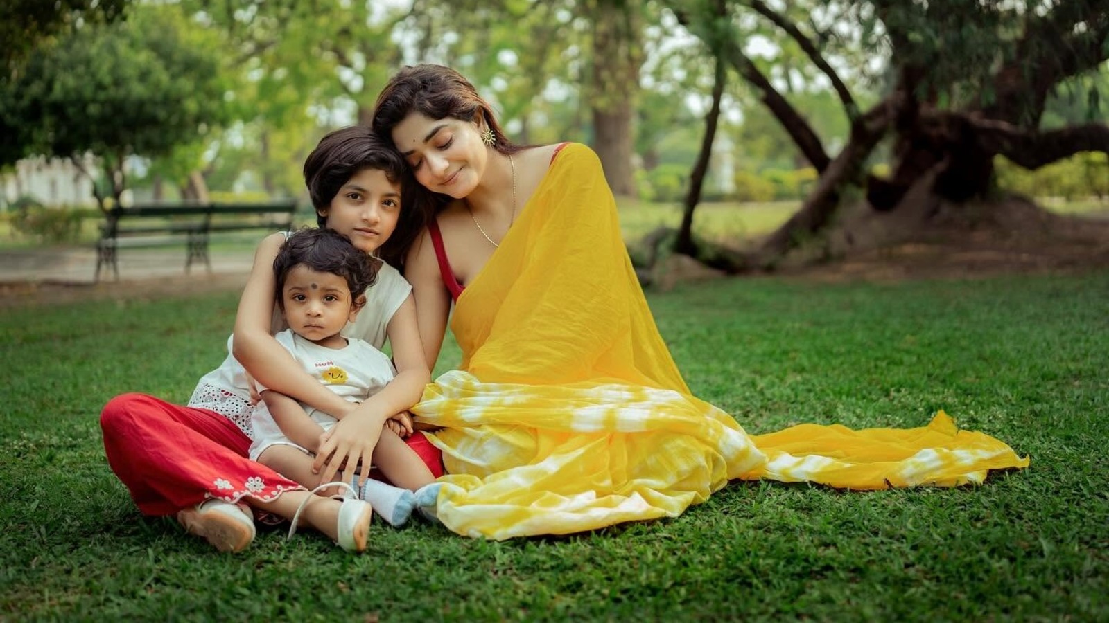 ছেলের গায়ের রঙ নিয়ে কুরুচিকর আক্রমণ মানসী সেনগুপ্তের জবাব দিলেন অভিনেত্রী