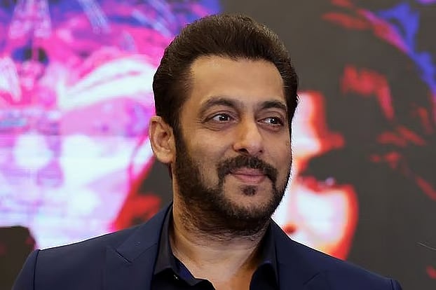 আসামের বন্যাদুর্গত মানুষের পাশে দাঁড়িয়ে ত্রাণ ও পুনর্বাসনের উদ্যোগ নিলেন সালমান খান