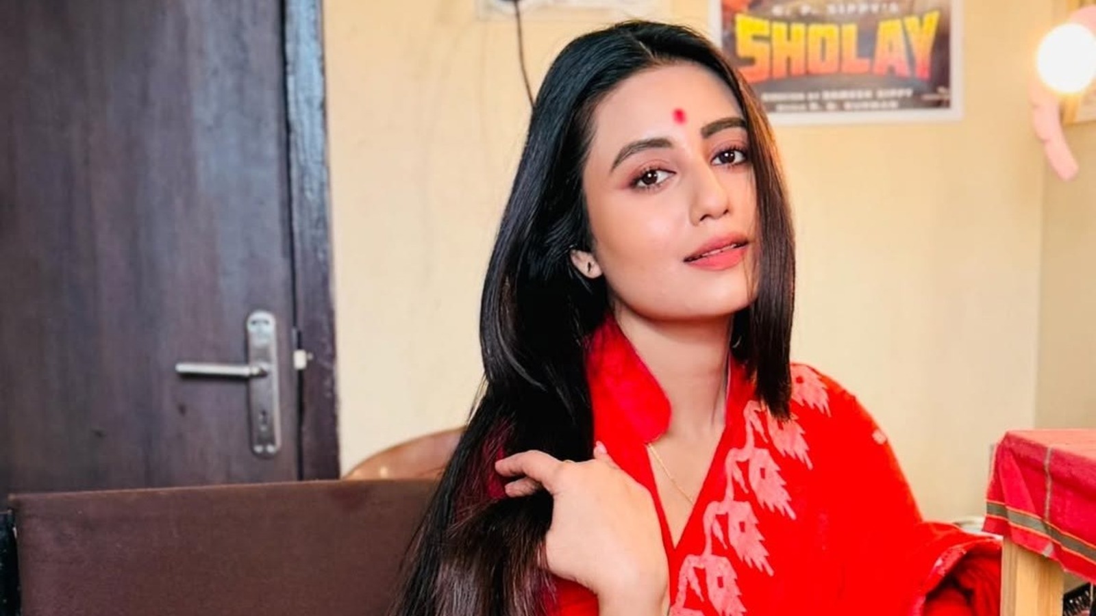 পিরিয়ডসের মানসিক লড়াই নিয়ে একজোট টলিউড তারকা স্বস্তিকা ও তৃণা