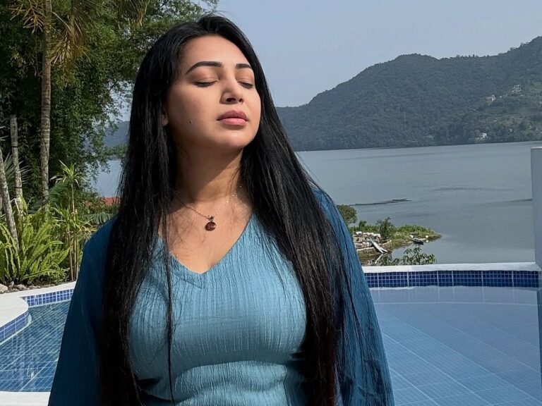 সফট প্যাস্টেল লুকে নজর কাড়লেন সাদিয়া জাহান প্রভা