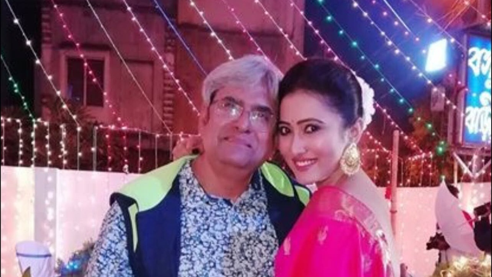 বাবার প্রথম মৃত্যুবার্ষিকীতে আবেগঘন স্মৃতিকাতরতায় সম্পূর্ণা লাহিড়ী