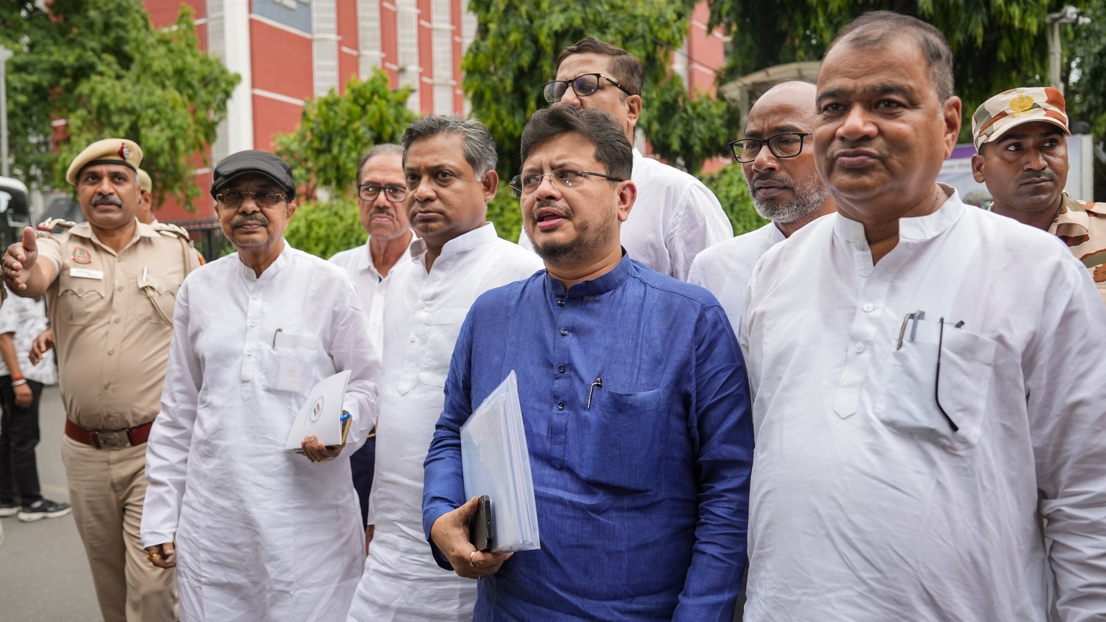 TMC Update: তৃণমূলের ‘আসল’ দাবিতে দিল্লিতে ঋতব্রত শিবির, নির্বাচন কমিশনের ফুল বেঞ্চের সঙ্গে বৈঠক ঘিরে জোর জল্পনা