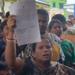 অন্নপূর্ণা ভাণ্ডারের অর্থ না পাওয়ায় হাবড়া পুরসভায় ভাঙচুর ও বিক্ষোভ