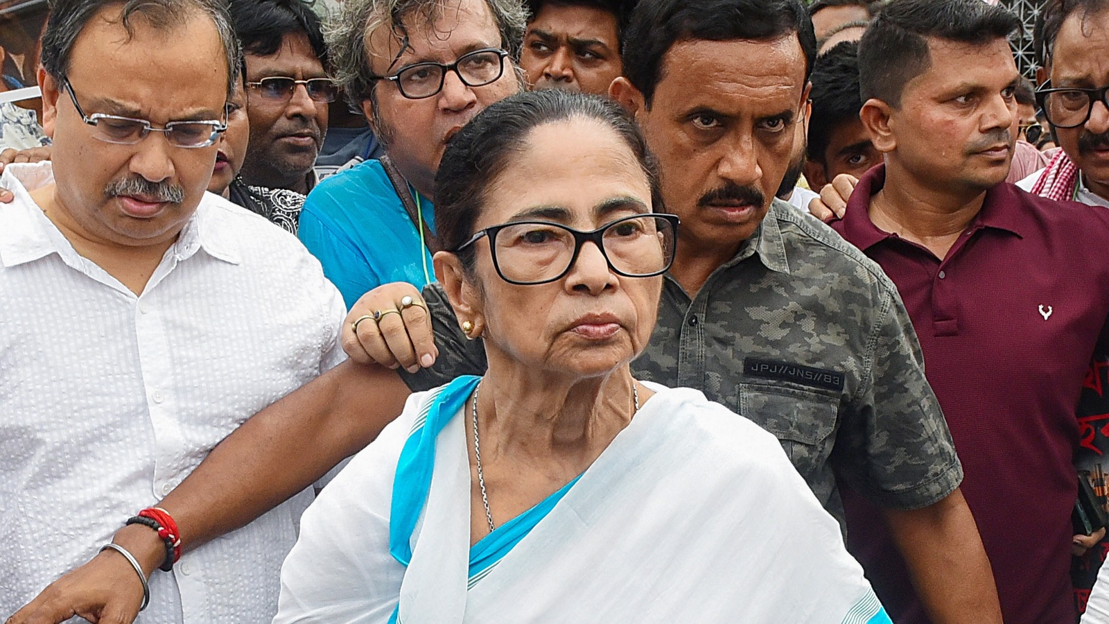 তৃণমূলের দলীয় তহবিলের হিসাব তলব কলকাতা হাইকোর্টের স্থগিত থাকছে ব্যাঙ্ক অ্যাকাউন্ট সংক্রান্ত লেনদেন