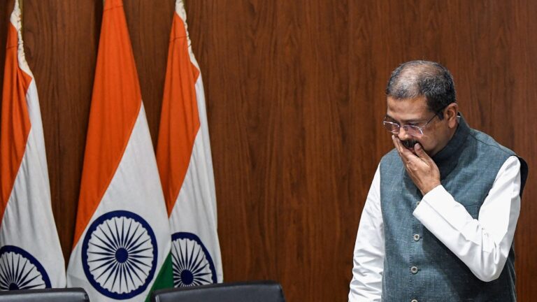 শিক্ষামন্ত্রীর পদ থেকে ধর্মেন্দ্র প্রধানের ইস্তফা ঘিরে রাজনৈতিক বিতর্ক ও উত্তাপ