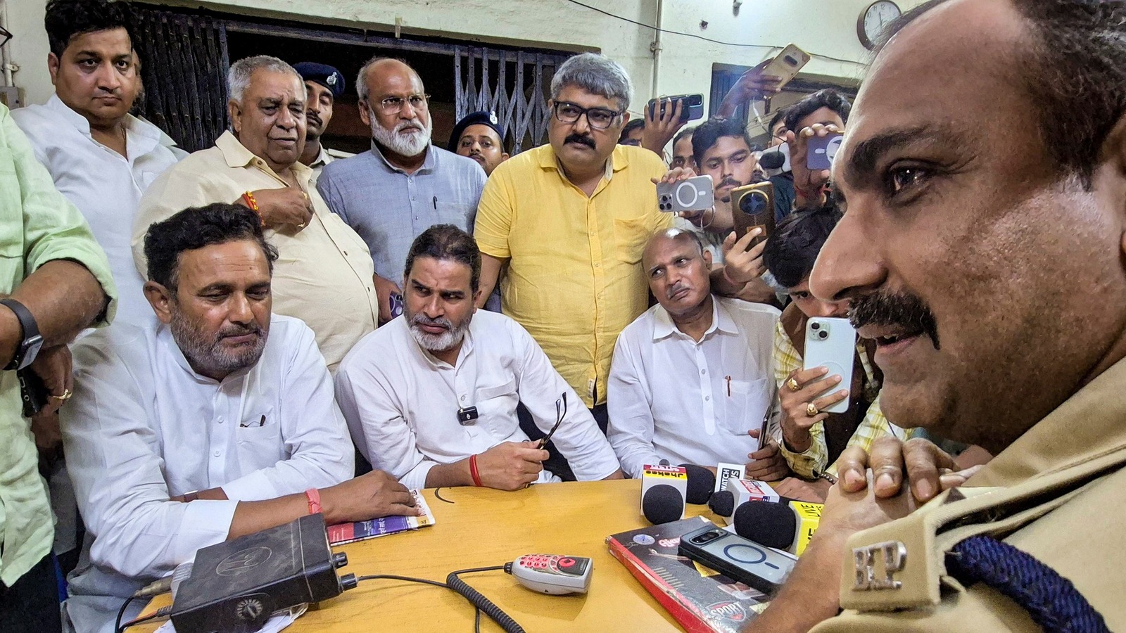 বাঁকিপুর উপনির্বাচনে ভোটগ্রহণ শুরু, উত্তেজনার কেন্দ্রে প্রশান্ত কিশোরের রাজনৈতিক ভবিষ্যৎ ও ডিপফেক বিতর্ক